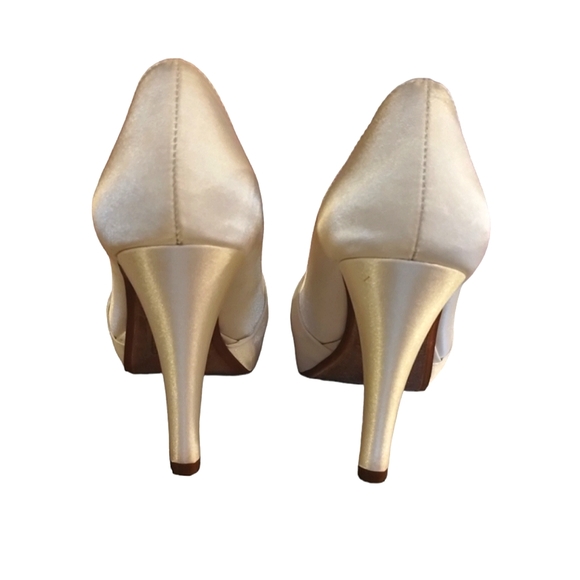 Charmeuse Diana Ivory Pleated Peep Toe Heels with Crystals 6M - Picture 6 of 12